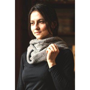 New Handknit Infinity Scarf Snood Celtic Cable Gray (Made in Scotland)